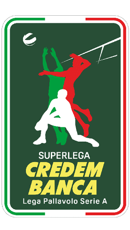 Tre persone stilizzate in azione di gioco di pallavolo con i colori della bandiera italiana e il testo Superlega Credem Banca Lega Pallavolo Serie A su sfondo verde scuro. Descrizione generata da AI