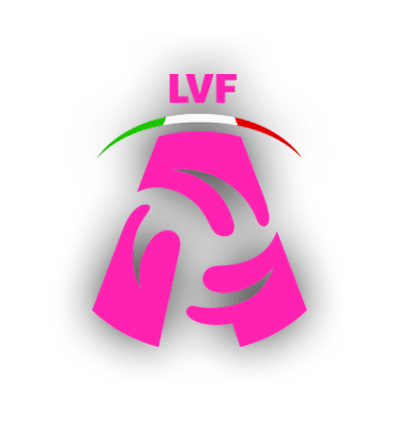 Logo stilizzato con le lettere LVF sopra una forma rosa che ricorda una mano che tiene un neonato, con un arco tricolore verde, bianco e rosso sopra. Descrizione generata da AI