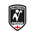 Logo a scudo con la scritta Pallavolo Padova, un simbolo stilizzato di una persona che colpisce una palla e una croce rossa nella parte inferiore. Descrizione generata da AI